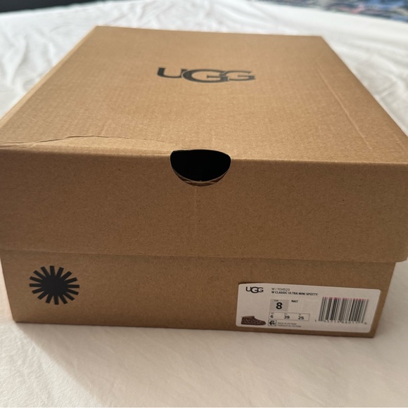 UGG Mini Ultra Spotty women’s Size 8 NIB, NWT
